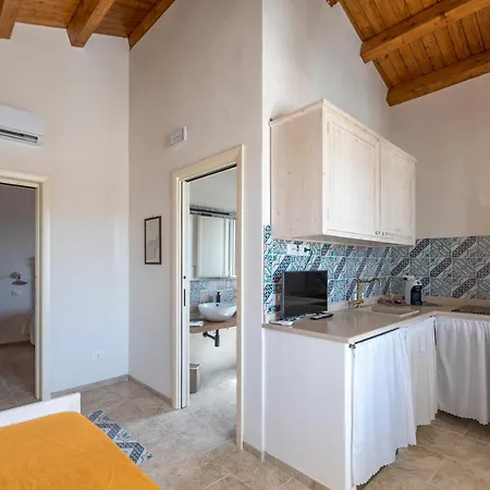 Baglio Il Gelso E L'Ulivo Appartamento Il Carrubo Reitani Exterior photo